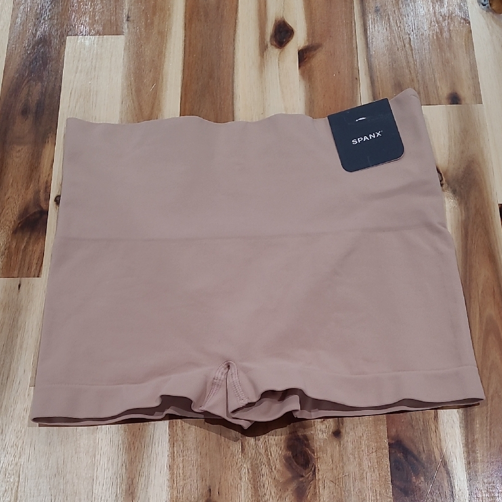 SPANX Seamless Shapewear Shorts in Beige